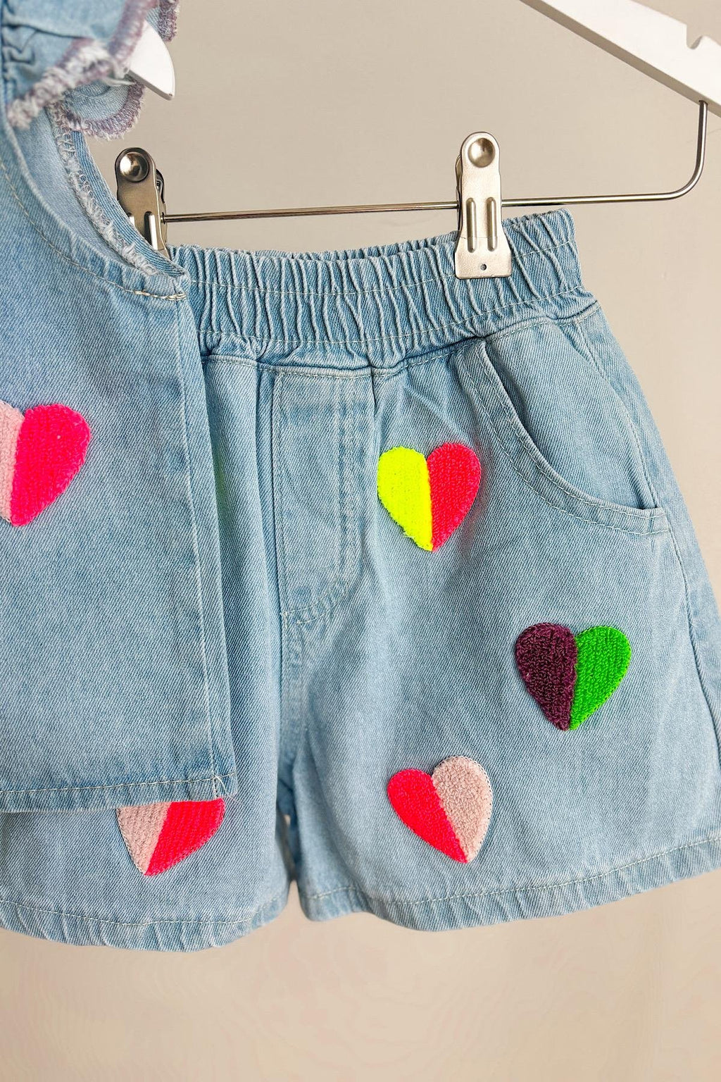 Kız Çocuk Kalp Nakışlı Kot Gömlek Şort Takım