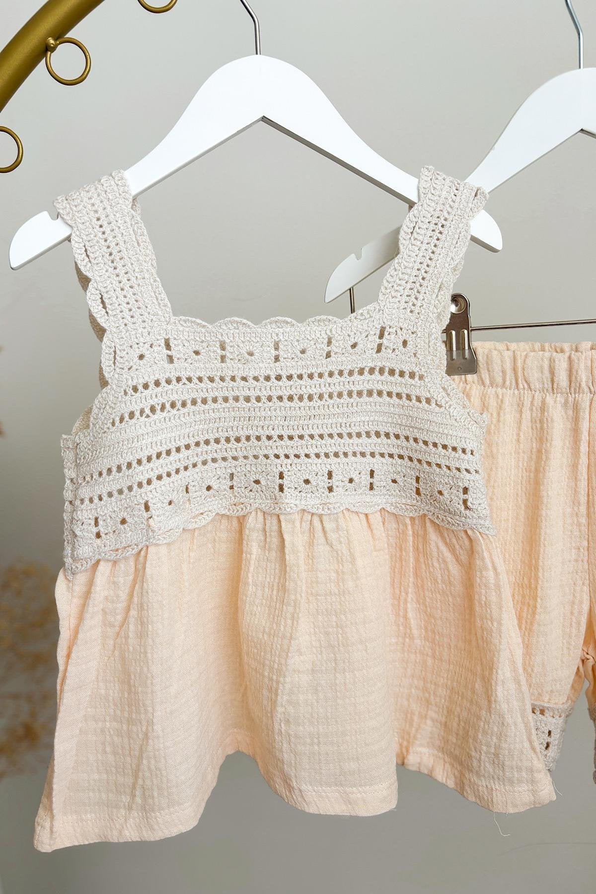 Kız Çocuk Askılı Örgü Detaylı Müslin Takım