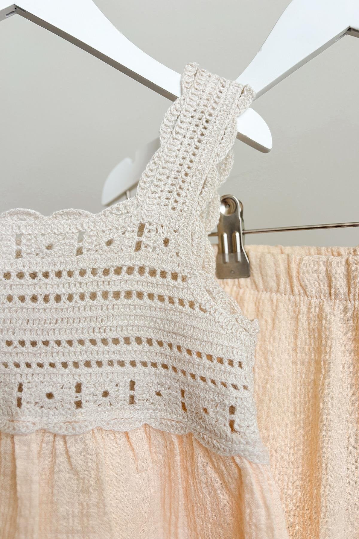 Kız Çocuk Askılı Örgü Detaylı Müslin Takım