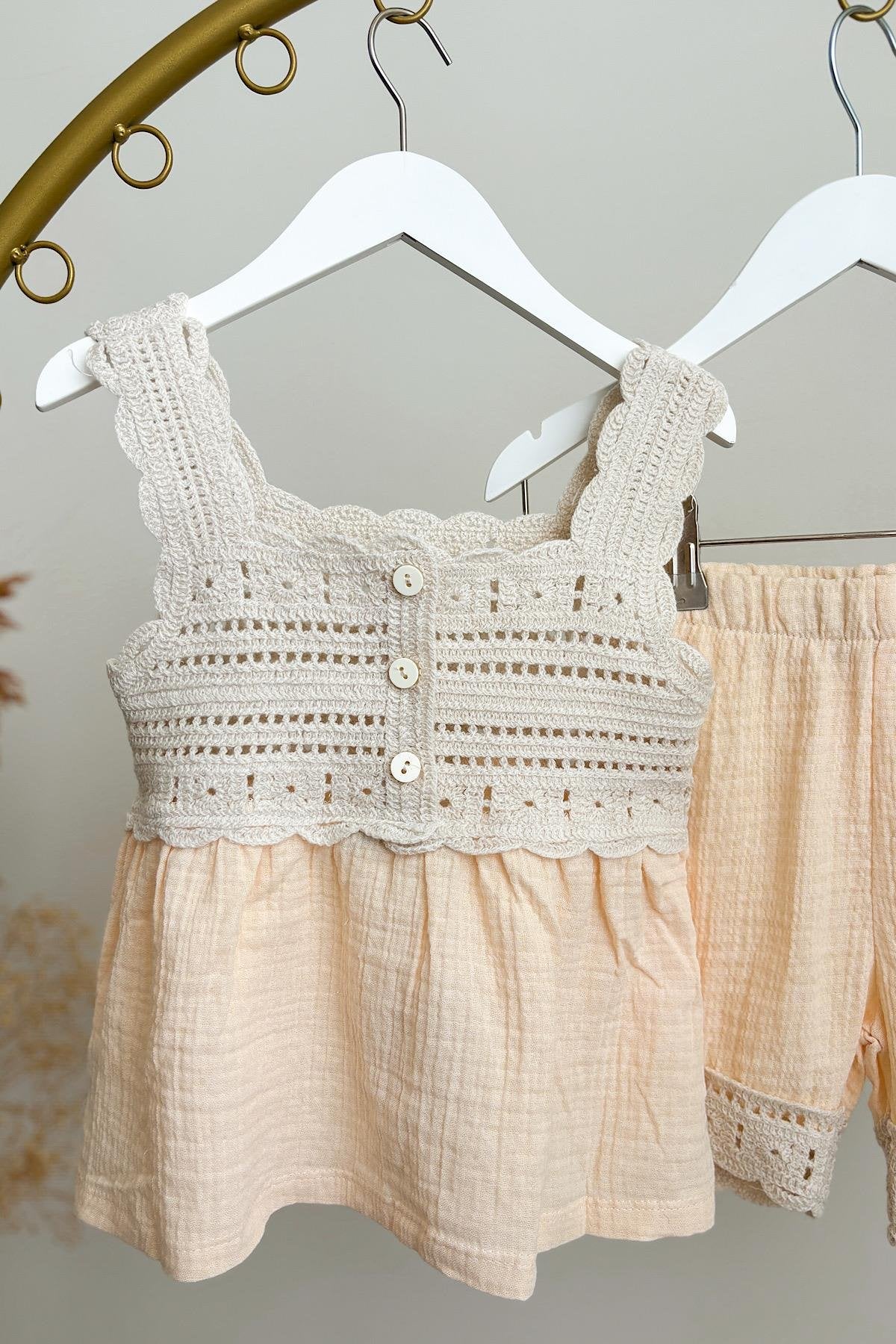 Kız Çocuk Askılı Örgü Detaylı Müslin Takım