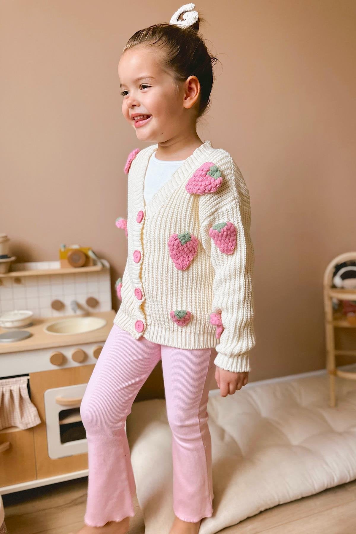 Kız Çocuk Çilek Aplikeli Triko Hırka Takım