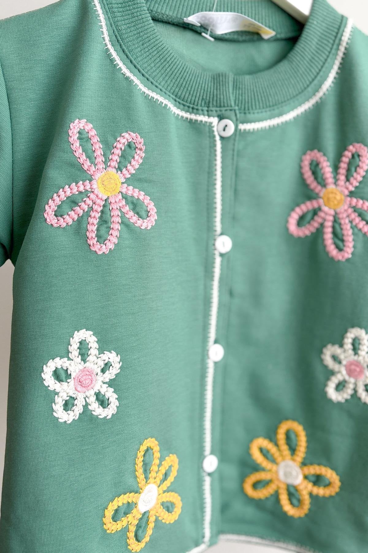 Kız Çocuk Nakış Detay Şortlu Takım