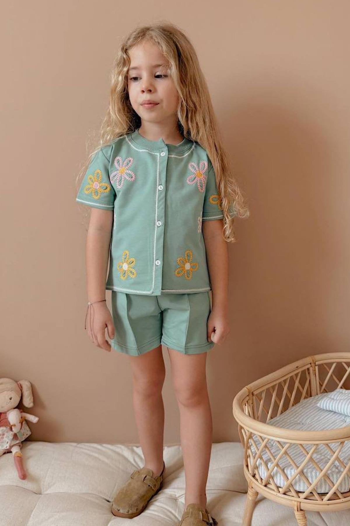 Kız Çocuk Nakış Detay Şortlu Takım