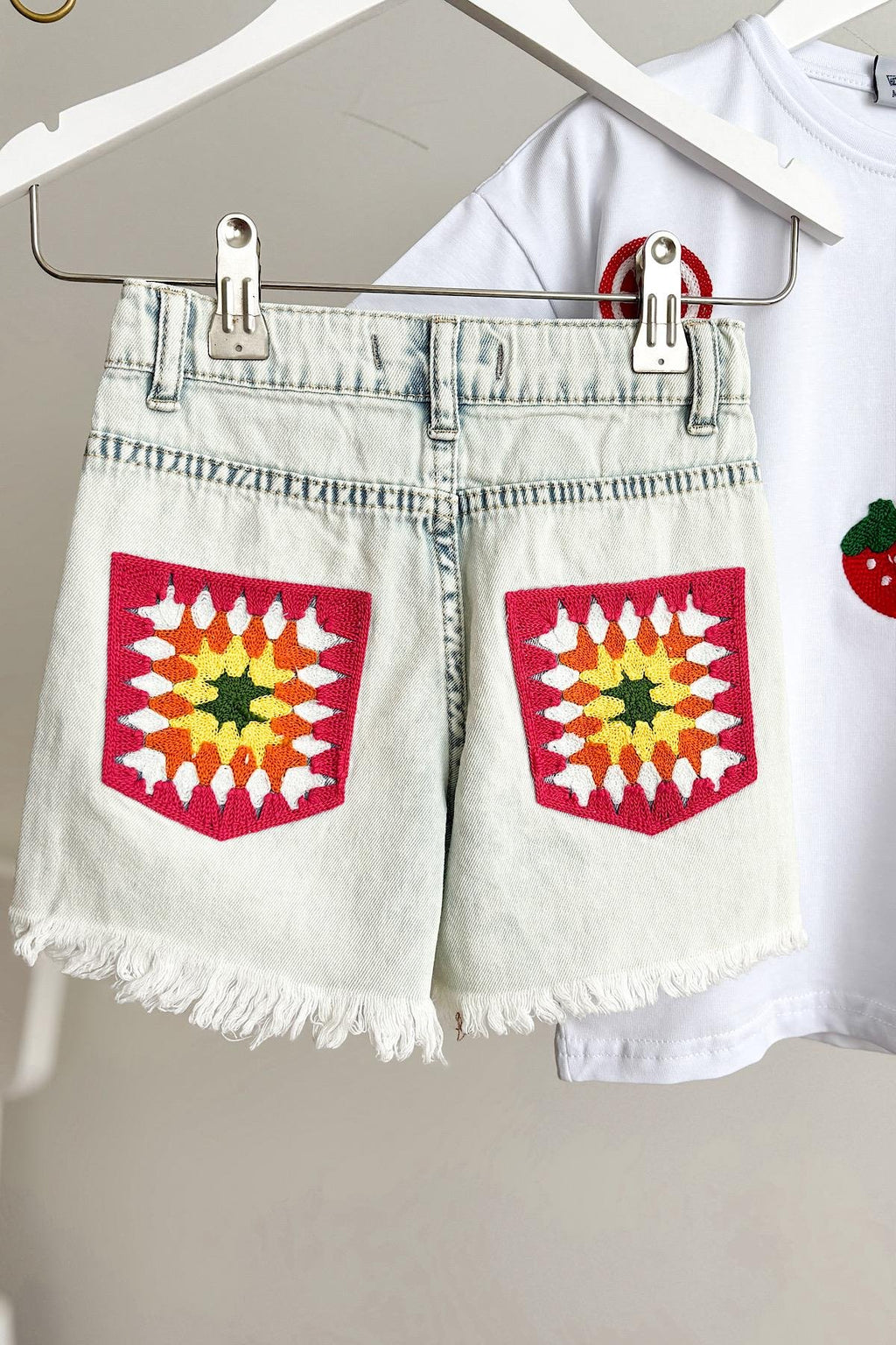 Kız Çocuk Nakış İşlemeli Takım