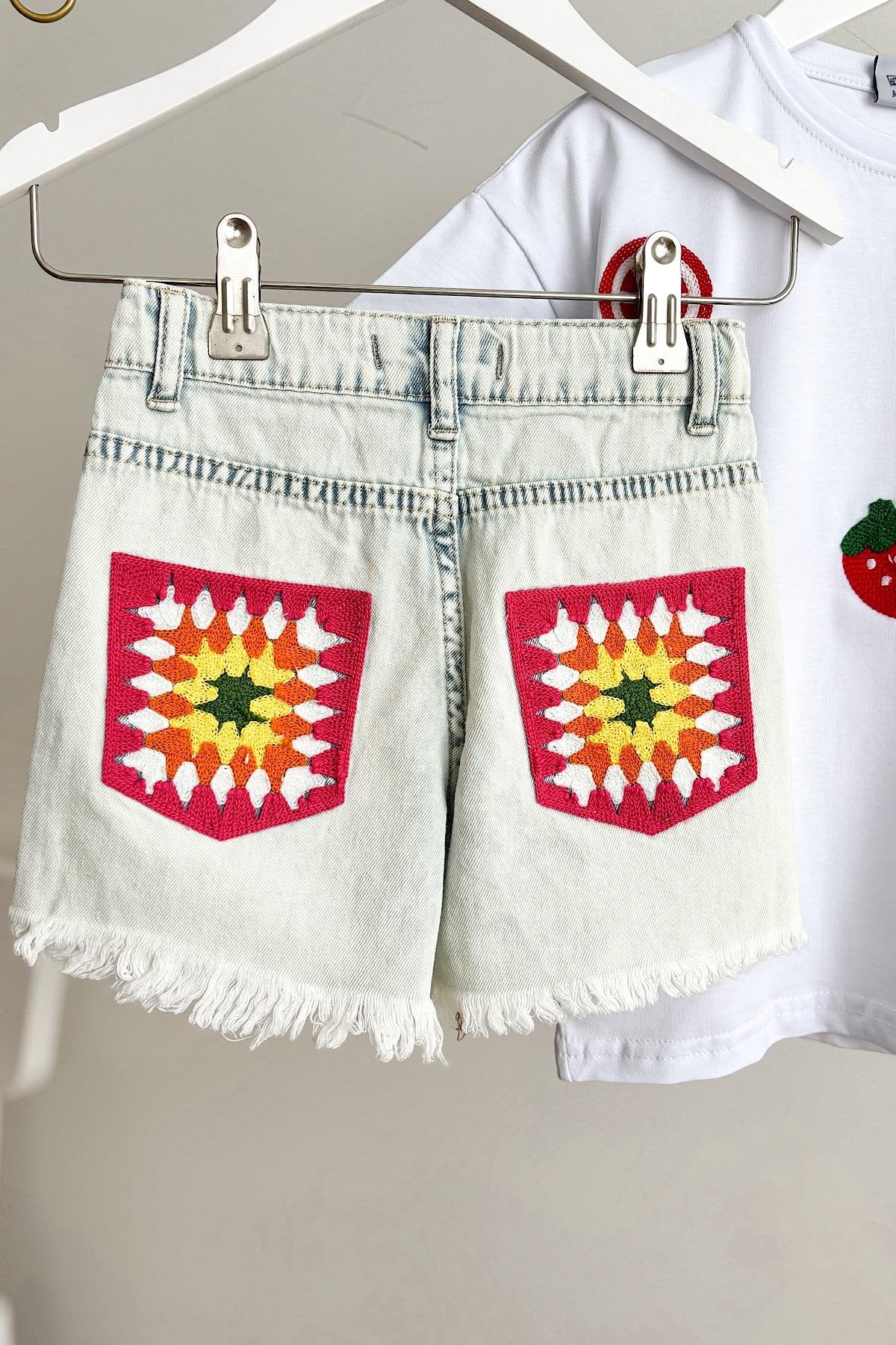 Kız Çocuk Nakış İşlemeli Takım